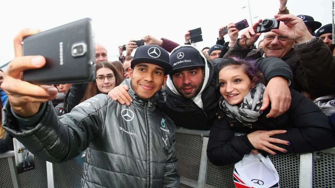 lewis-hamilton-selfie-super-169